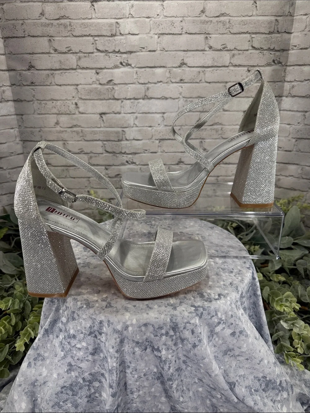 IDIFU “Fay” Silver Sparkle Square Toe Stack Heel Fashion Sandals WMS 7.5M 🩶 EUC